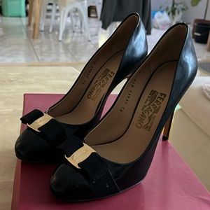 Brand New Salvatore Ferragamo Rilly Pumps SZ 8